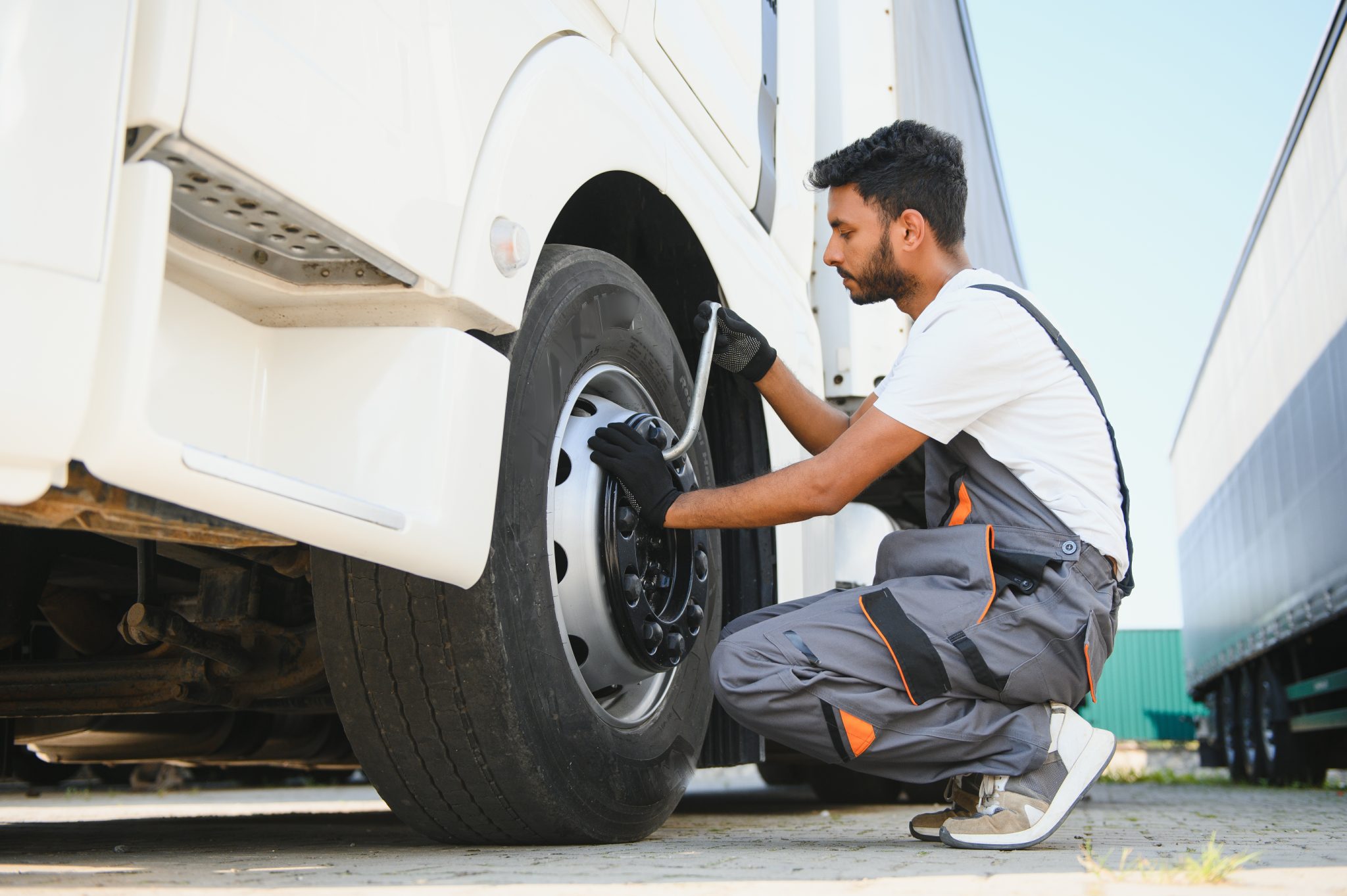 Mobile tyre fitting